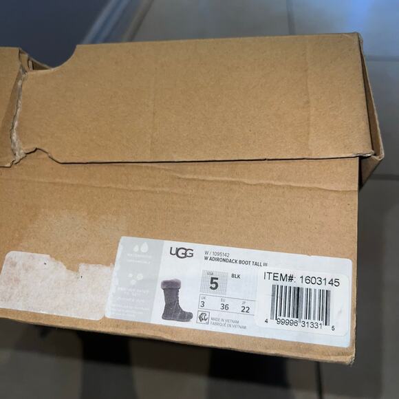 UGG Women's Adirondack Tall Boot III Gray and Black Size 5 - Picture 4 of 8